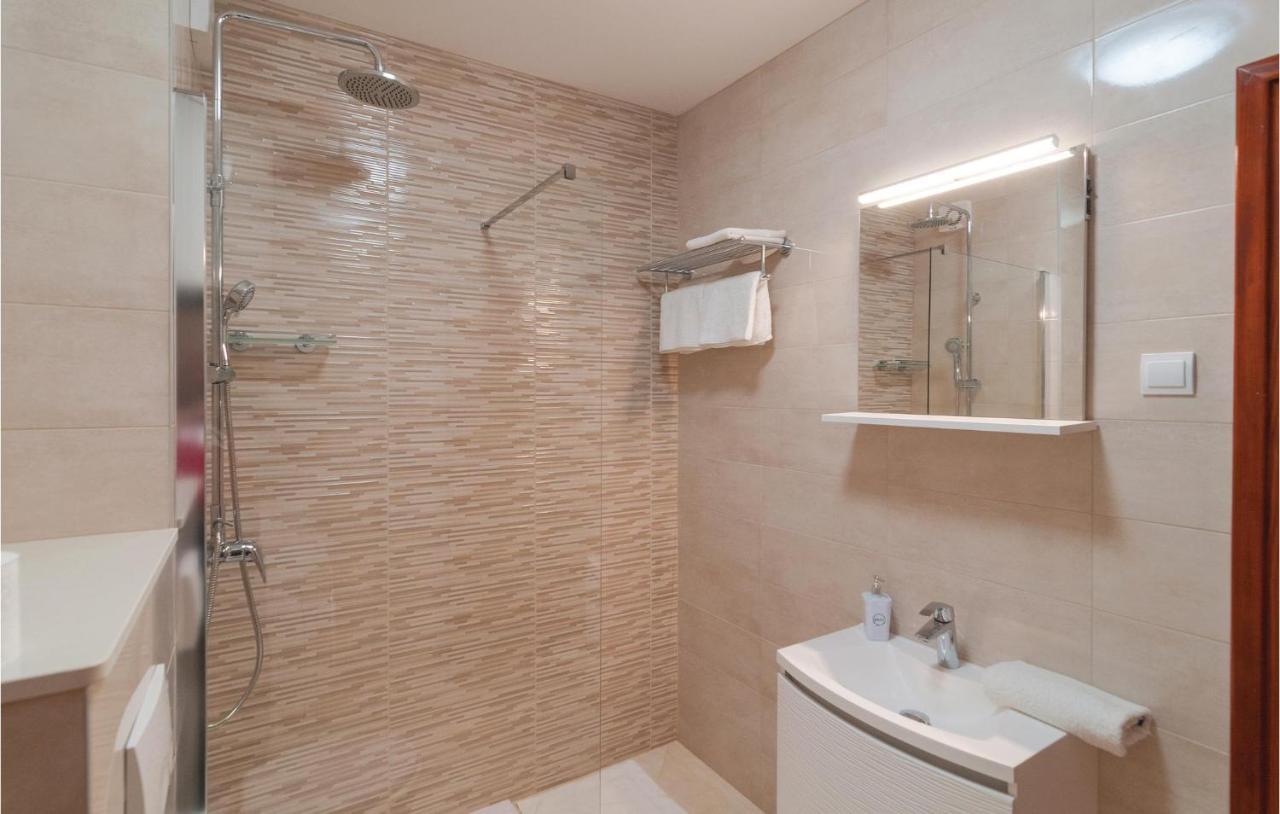 Nice Apartment In Omis With House Sea View Екстериор снимка