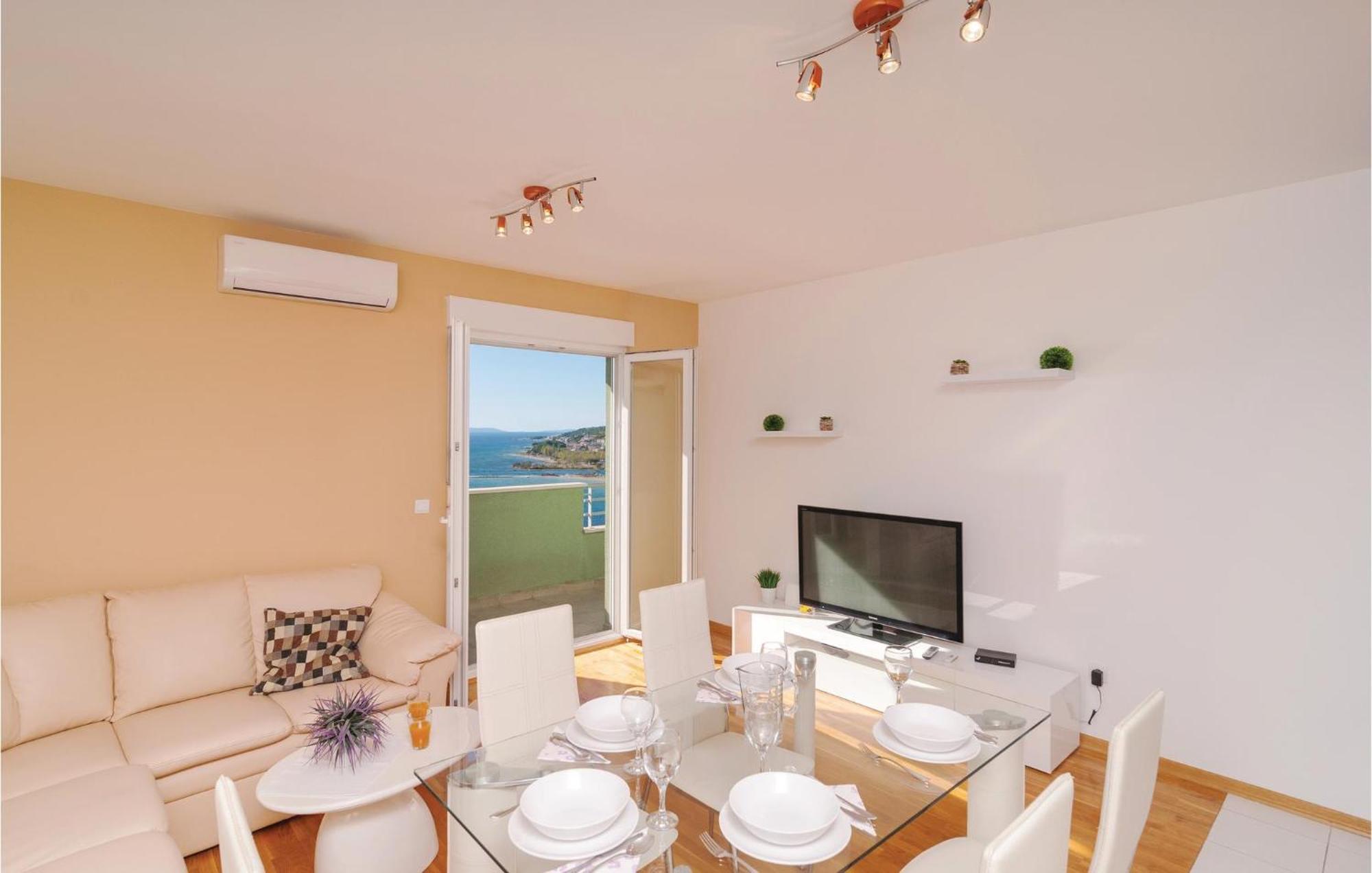 Nice Apartment In Omis With House Sea View Екстериор снимка