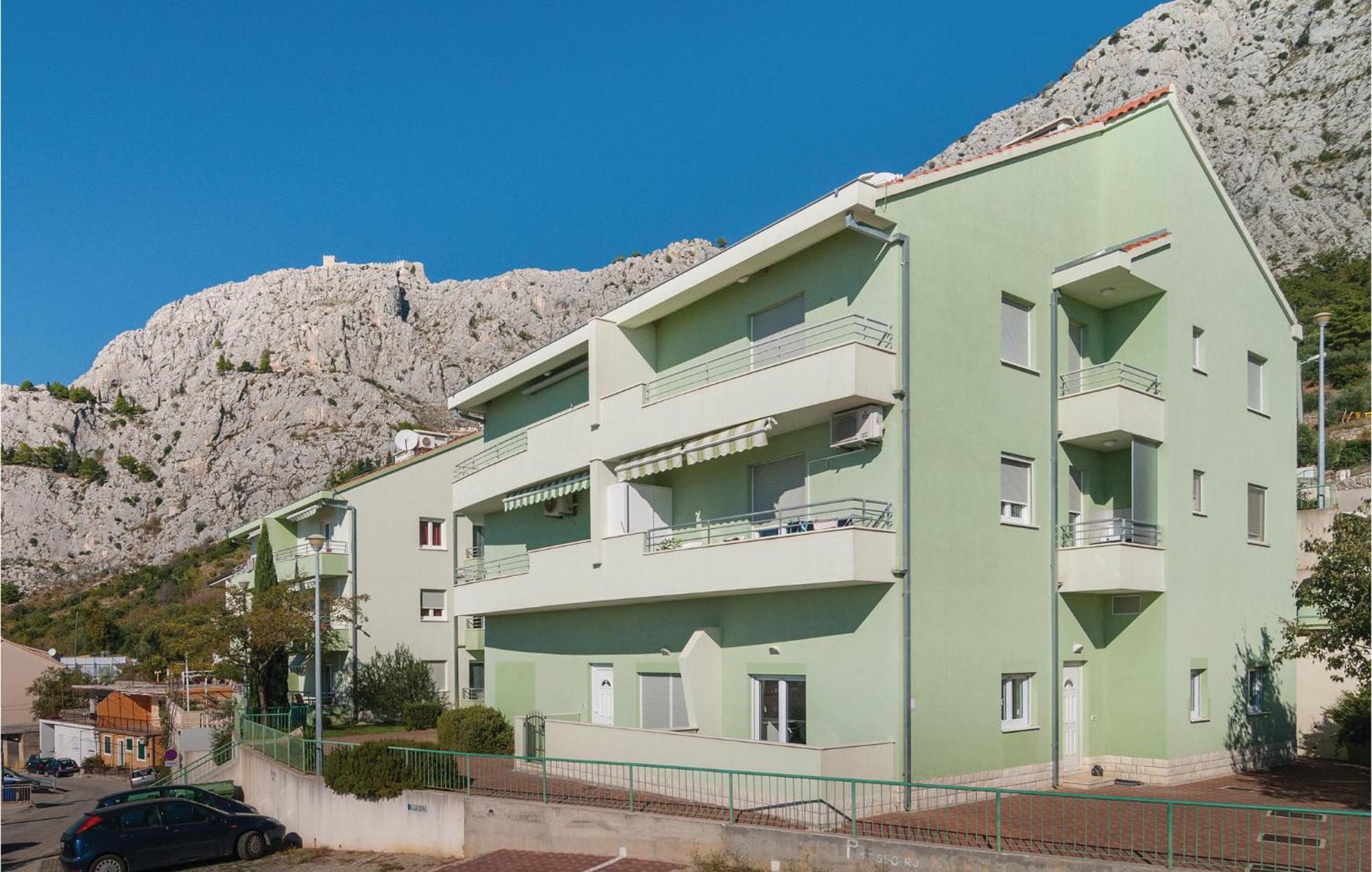 Nice Apartment In Omis With House Sea View Екстериор снимка